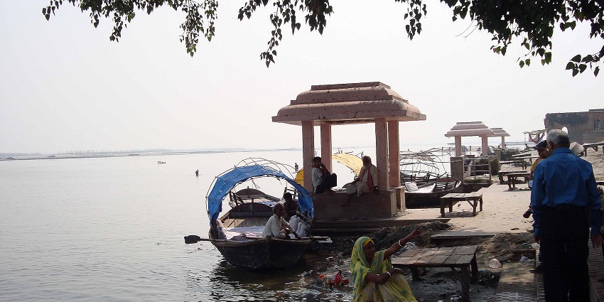 monkeys sitting at ghats of ganges in bithoor - places to visit near Lucknow within 100 km