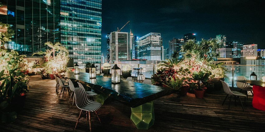 Manama Bahrain Nightlife at the lounge with stunning views and signature cocktails.