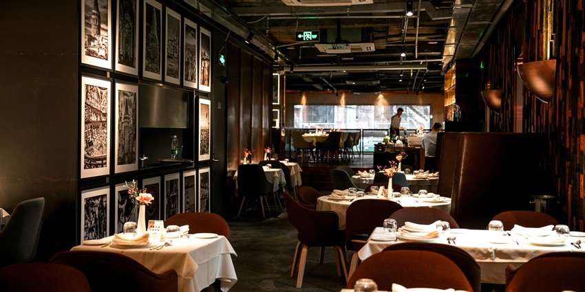 An image of a 4-storey bar and eatery that overlooks the beautiful Mekong River.