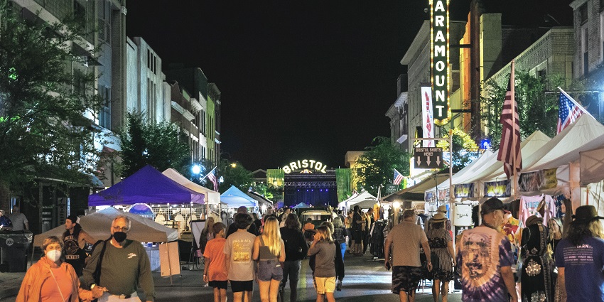 A picture of a crowd at September Music Festivals in the USA, celebrating music.