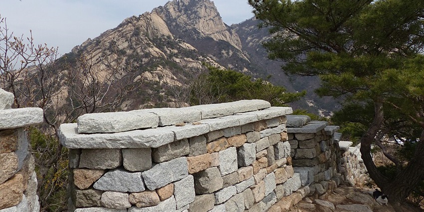 Scenic Bukhansan National Park with hiking trails and nature views, is among the best places to visit in Seoul in March.