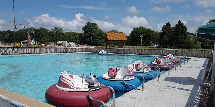 Bounce your way through the waves on an exciting bumper ride.
