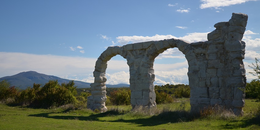A picture of the Burnum Roman Ruins located within the park in Croatia emphasising its history.