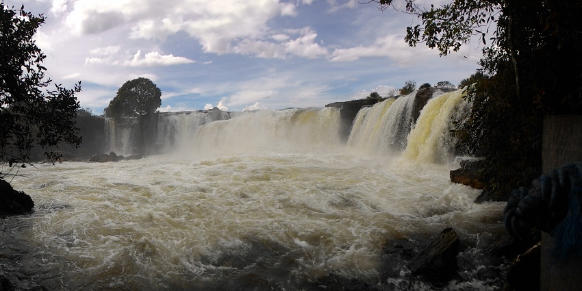 Cachoeira da Velha, one of the Brazil waterfalls which is horseshoe-shaped