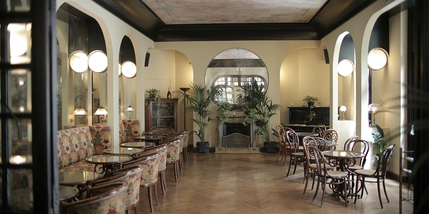 Stylish dining table and chairs in a restaurant, perfect for an intimate dining experience