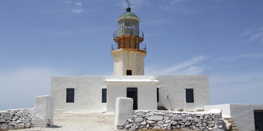 Capturing the Armenistis Lighthouse is one of the most amazing things to do in Mykonos.