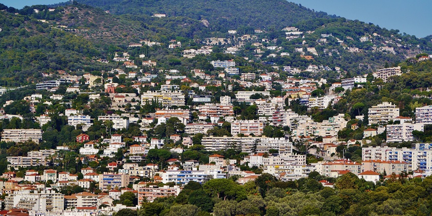 the magnificent views from the Castle Hill, an admirable place to visit in France.