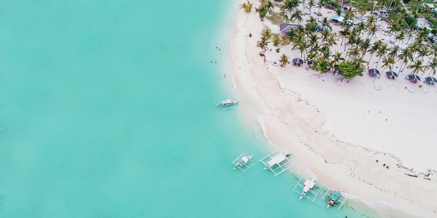 The picturesque beaches with turquoise water are the best places to visit in the Philippines.