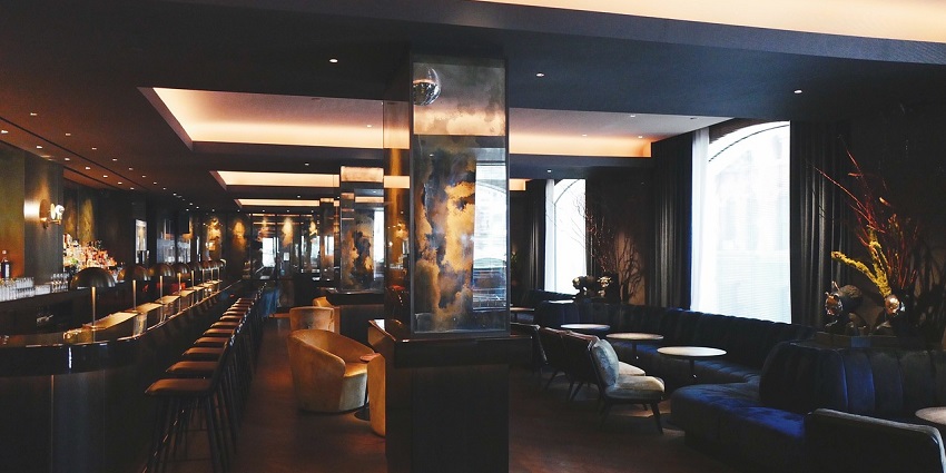La Tienda de la 70 brings Medellín Colombia nightlife alive with a party scene