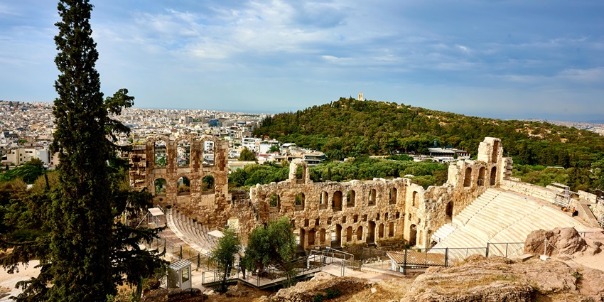 Celebrating the Greek Independence Day is one of the best things to do in Greece.