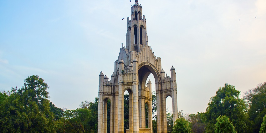 victoria memorial at Chandrashekhar Azad Park
