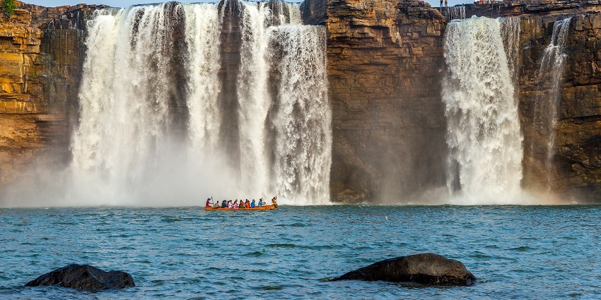 Majestic waterfall in Chhattisgarh is a famous place to visit as per the Jagdalpur travel guide.