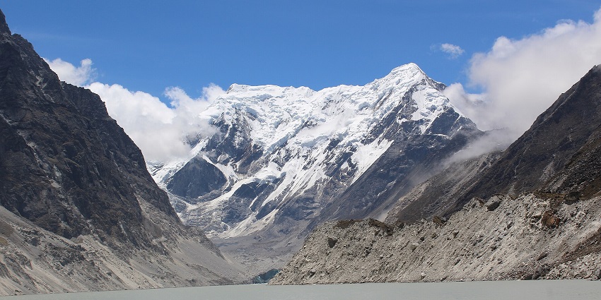 Chorabari Tal is a serene glacial lake offering breathtaking Himalayan reflections.