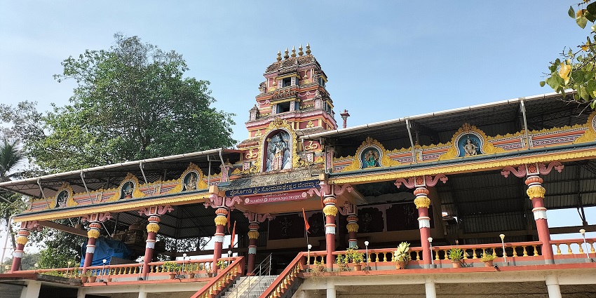 Get your relationship blessed at Chunne miyans lakshmi narayan temple.