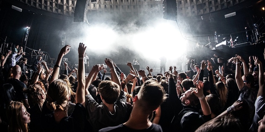 Dive into Santiago’s nightlife by dancing your heart out to electronic music