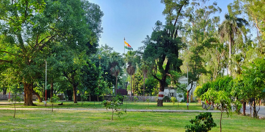 The Company Garden is one of the most serene places to visit in Bareilly for couples