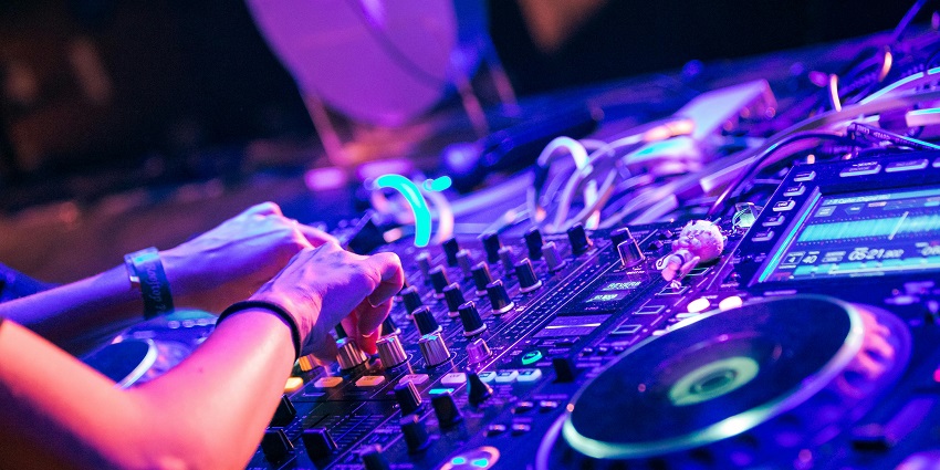 Image of a chic DJ setup, the essence of Dublin nightlife for singles.
