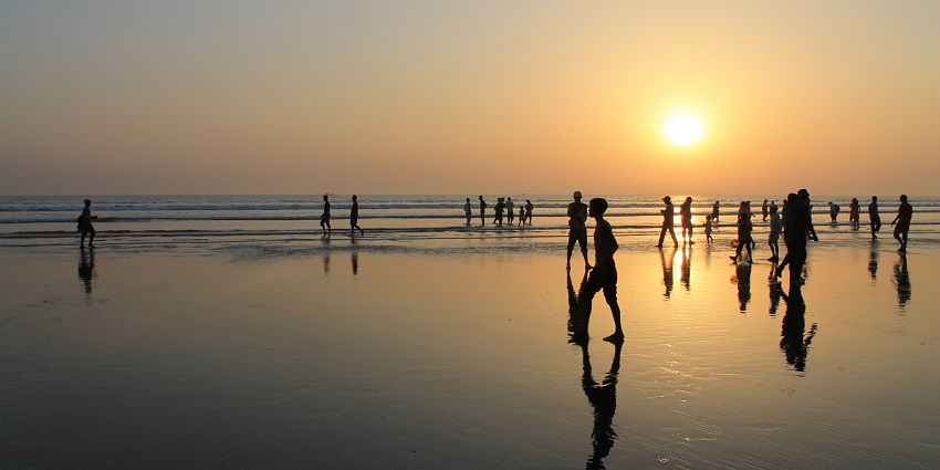 Cox’s Beach is among the best places to visit in Bangladesh for relaxation and sightseeing.