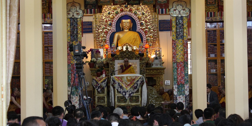 Peaceful Tibetan temple offering spiritual experiences.