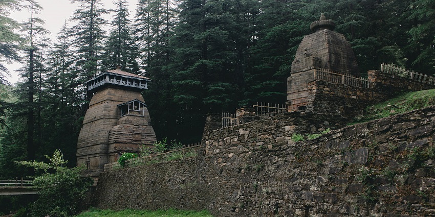 Dedicated to Lord Shiva, Dandeshwar Temple is a part of the Jageshwar temple complex.
