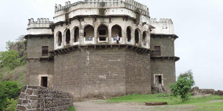 Image of the iconic Daulatabad Fort in the state of Maharashtra in India