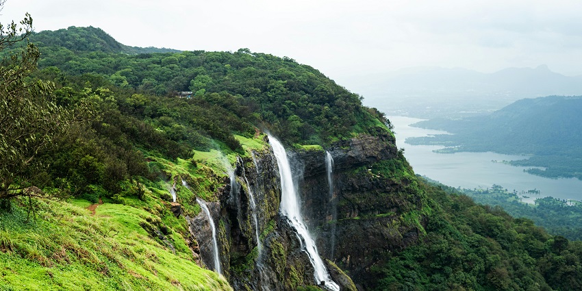 The encompassing area of Lonavala with hills at a glance possesses high-rise hills with strip stones and green valleys surrounding them.