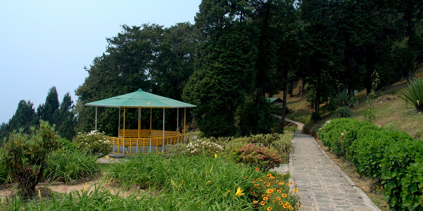 Scenic hill offering panoramic views of Kalimpong and surrounding areas, highlighted in Kalimpong travel guide.