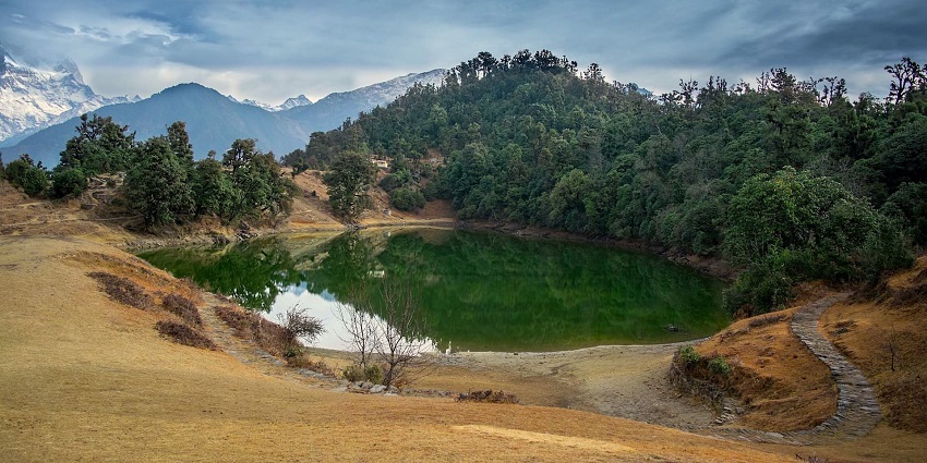 Deoria Tal is a soothing lake with water so clear as glass surrounded by mountains.