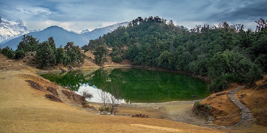 Image of the beautiful Deoria Tal in Uttarakhand in India