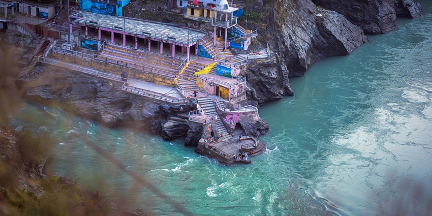 Beautiful image of two river flowing in Devprayg in Uttarakhand