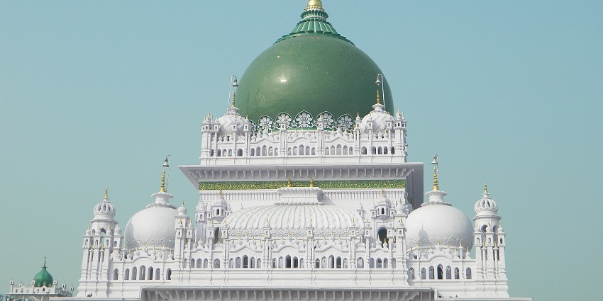 Take a religious detour to Dewa Sharif - one of the places to visit near Lucknow within 200 km.