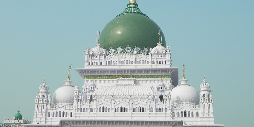 A glimpse of the pristine white Dewa Sharif, a sacred marvel exuding spiritual vibes.