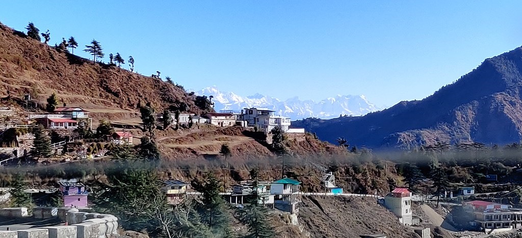 Beautiful image of the Dhanaulti and its himalaya hills in Uttarakhand