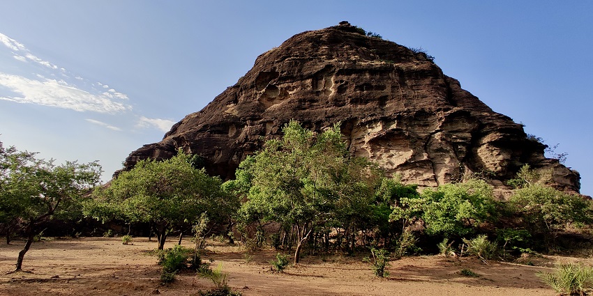 The highest peak in Satpura with panoramic views and natural magnificence is a must-visit place by the Pachmarhi travel guide.