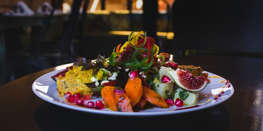 Imag eof vegentable salad - Upscale dining spot serving delicious Turkish cuisine in luxury
