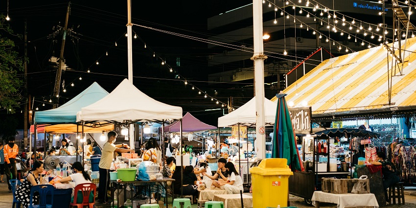 Vibrant markets offering traditional Omani crafts, foods, and souvenirs