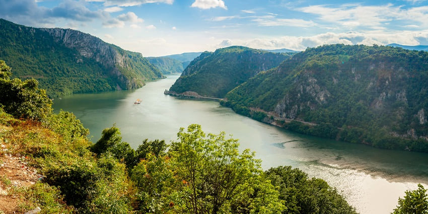 An image of Djerdap National Park, a prime location for outdoor activities in Serbia.
