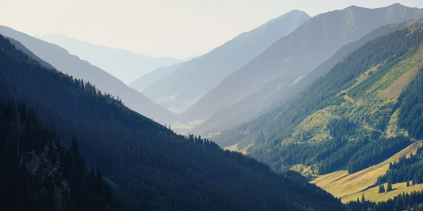 An image of a place which looks similar to Doe Valley, a famous place to visit near Fort Knox.