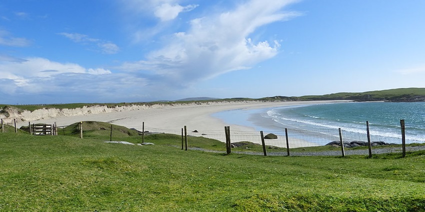 An image of Dog’s Bay in County Galway, featuring its clear waters and sandy beach