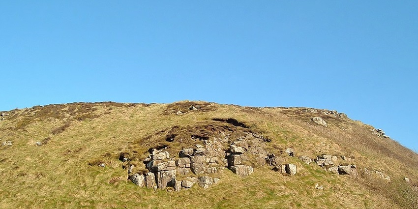 An Image of the Downhill Demesne House with sprawling greenery in open grounds.