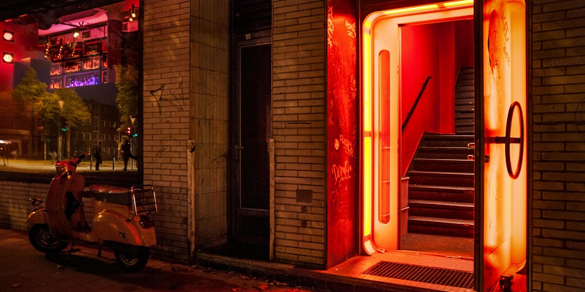 An image showing the entrance of a bar, representing nightlife in Belarus.