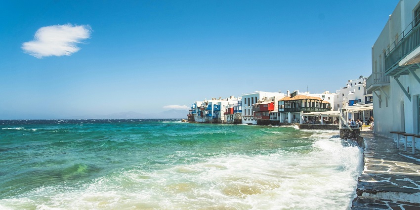The island renders amazing views to the tourists, with unmatched experiences.