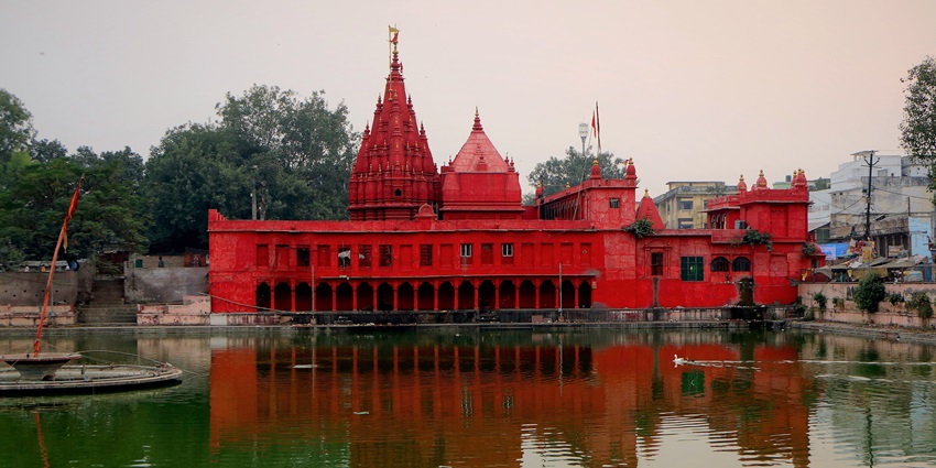 The Durga Temple is one of the most amazing places to visit in Varanasi at night