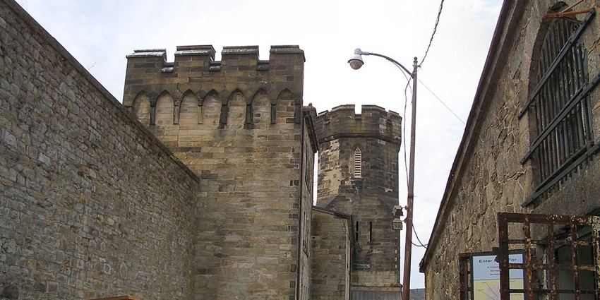 People can freely wander through the old but moody hallway, view the abandoned cells.
