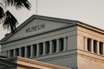 An image showing the inner view of a museum which resembles the Ed Gein Museum located in Wisconsin.