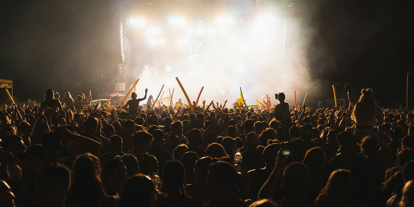 People can be seen barefoot enjoying the Philadelphia music festival