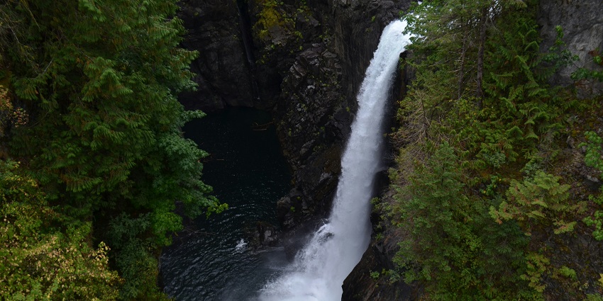 A scenic picture of Elk Falls, which is one of the best places to visit in Kotagiri.