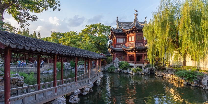 Yu Garden is a breathtaking place you cannot miss in China for every traveller.
