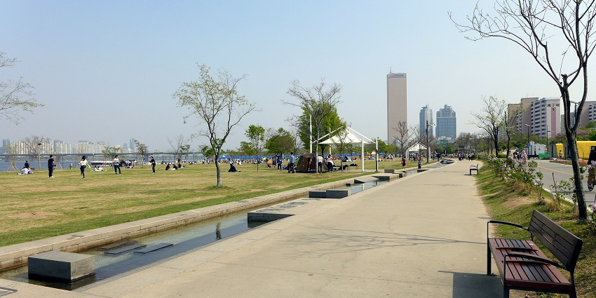 View of Han river side people strolling around - perfect for a picnic day with family and friends