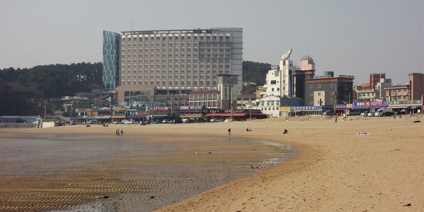 Eurwangni Beach offers golden sands, clear waters, and a relaxing atmosphere.